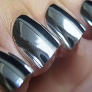 silver-mirror-effect-nail-5