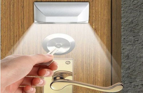 door-keyhole-lamp1